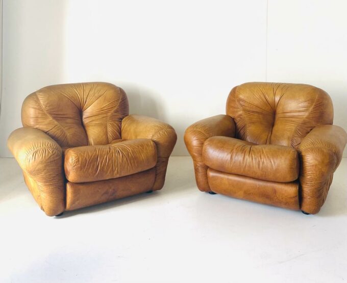 Brown leather lounge chairs, "Sapporo" model , Girgi mobili, Italy 1970s