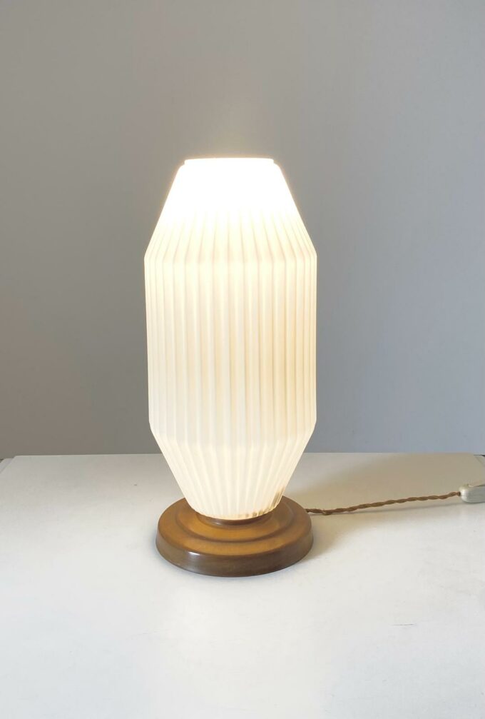 White glass and oak table lamp, Italy 1940s