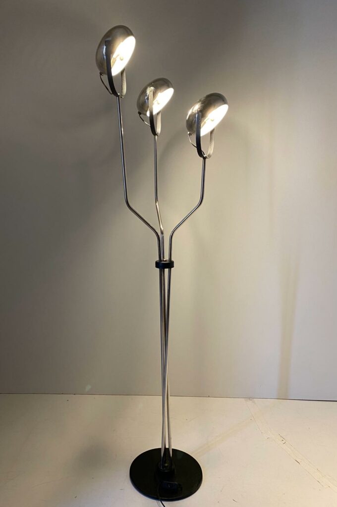 Vintage chromed floor lamp with three adjustable lights spots, Reggiani 1960s