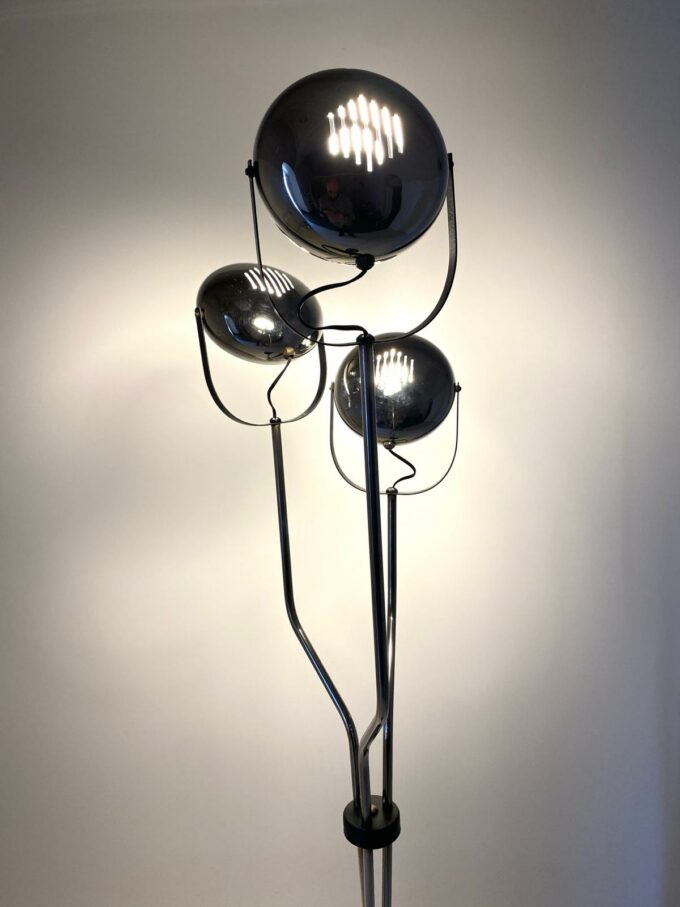 Vintage chromed floor lamp with three adjustable lights spots, Reggiani 1960s