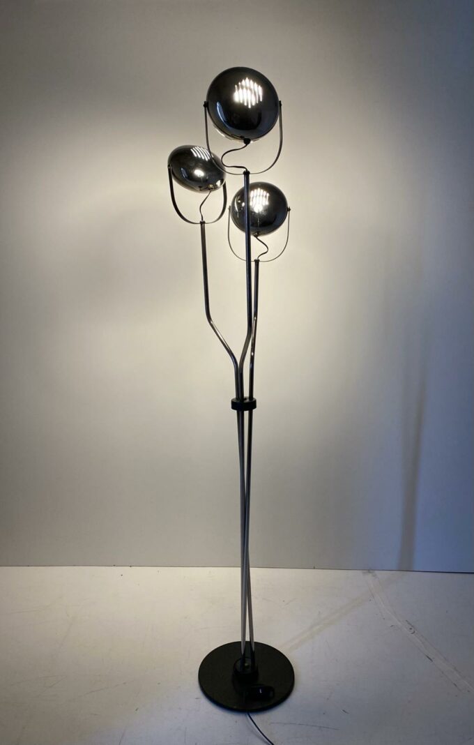 Vintage chromed floor lamp with three adjustable lights spots, Reggiani 1960s