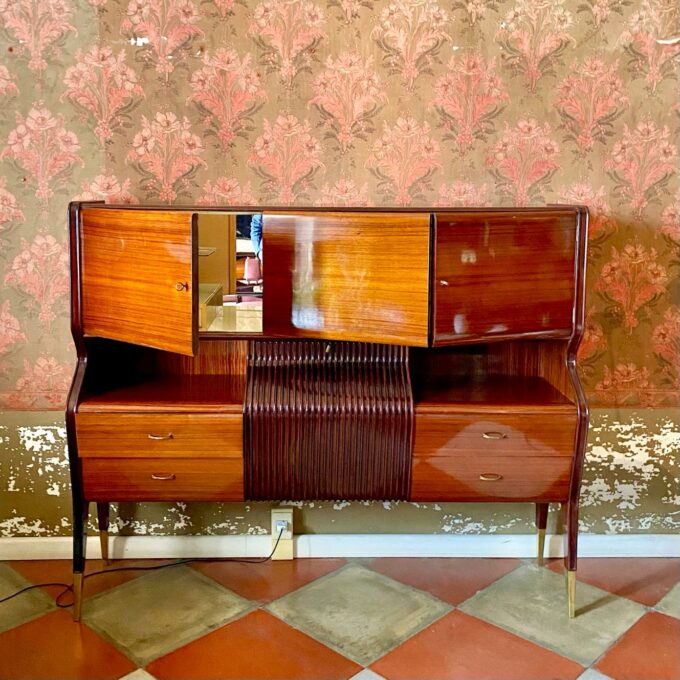 Mid-Century Modern Italian Sideboard with Bar Cabinet, Osvaldo Borsani 1950s