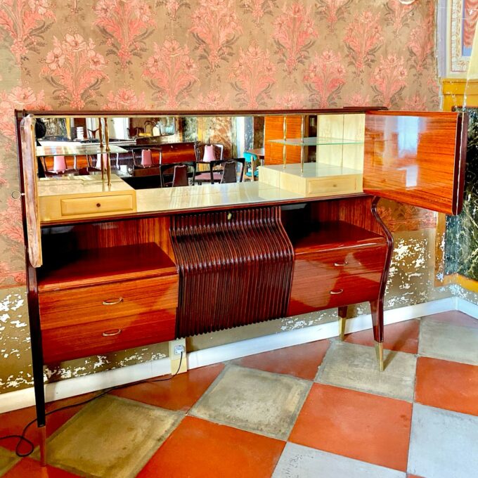 Mid-Century Modern Italian Sideboard with Bar Cabinet, Osvaldo Borsani 1950s