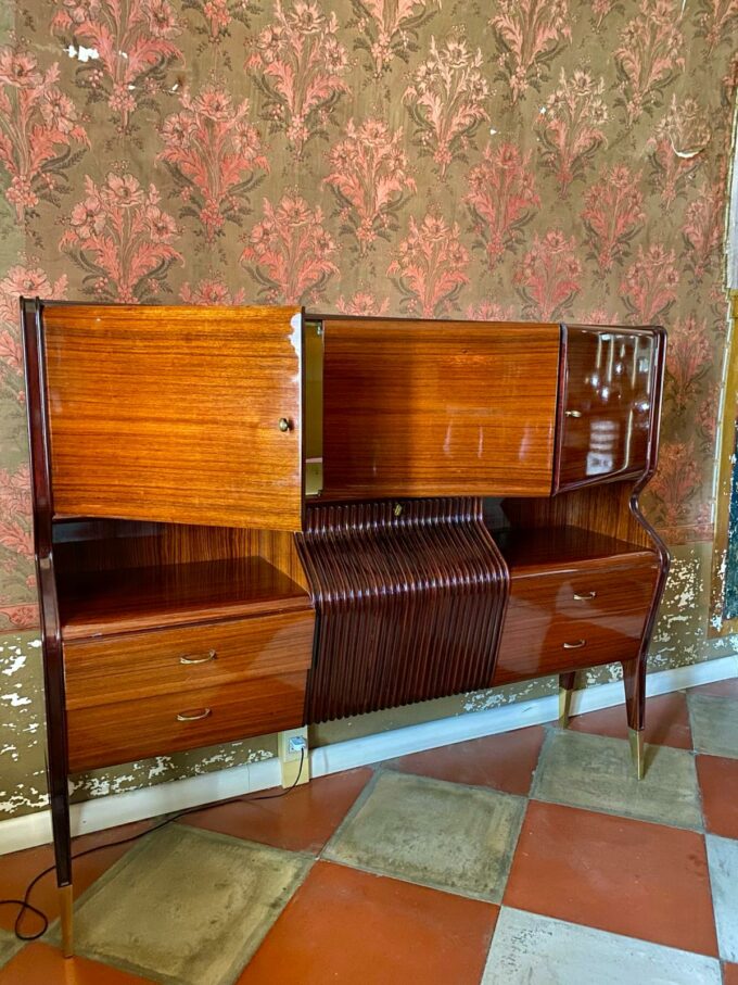 Mid-Century Modern Italian Sideboard with Bar Cabinet, Osvaldo Borsani 1950s